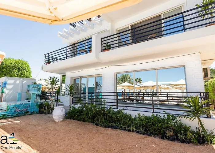 La Rosa Waves - Couple & Families Only Hotel