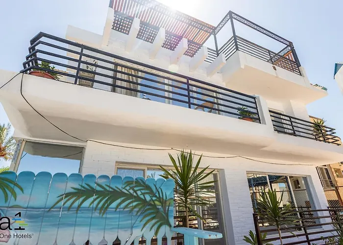 La Rosa Waves - Couple & Families Only Hotel